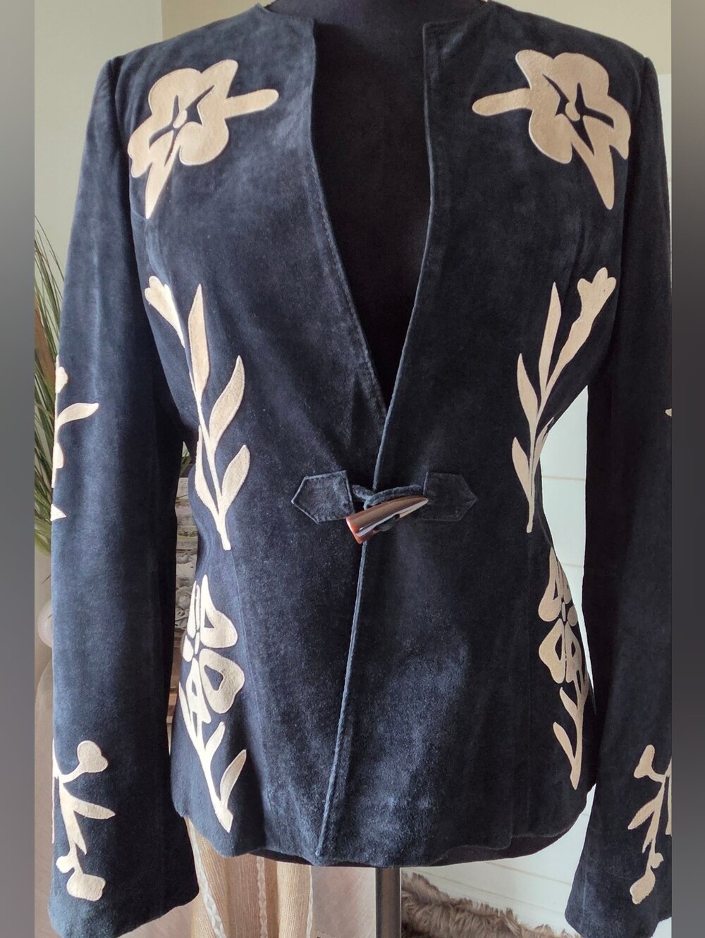 B&J Black Suede Floral Applique Jacket Autumn Outerwear Collarless Leather Coat